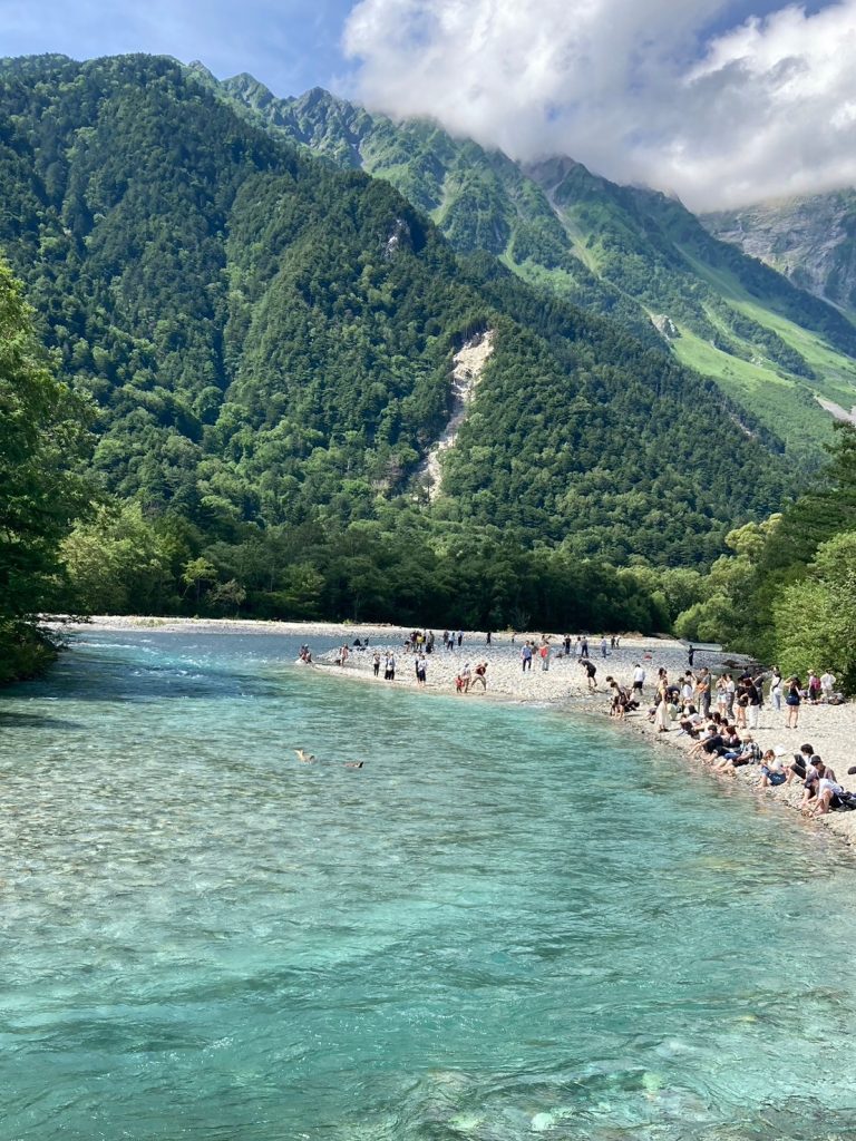 【趣味旅ハイキング】 新緑の上高地ハイキングたっぷり３時間の滞在！