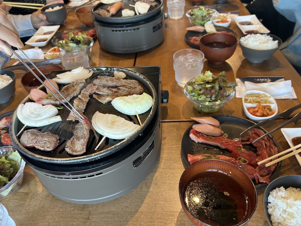【大阪発】4月26日(土)  美しい瀬戸内海を望む絶景の隠れ家で焼肉ランチといちご狩り